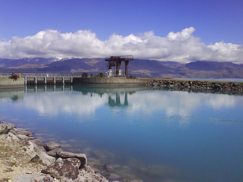DSC00522.JPG - This is the end of the canal with the intake for the Tekapo B power station shown.  This station discharges into Lake Pukaki.