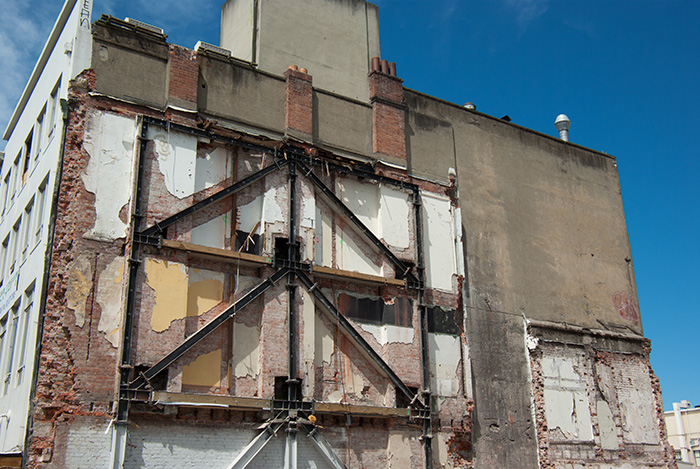 IMGP6646.jpg - You can see the old fireplaces left behind after this building was demolished.  I found it very interesting thaty they even left the chimneys intact.  You can clearly see the seismic strengthening beams which prevented catastrophic failure and loss of life.  The building that used to be here housed a camera shop for years but was refitted last year to become a bank.