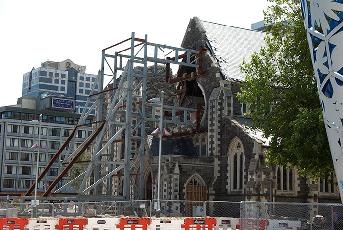 IMGP6650.jpg - The cathedral.  The tall tower in the background (Price Waterhouse Coopers, or PWC) is to be demolished.