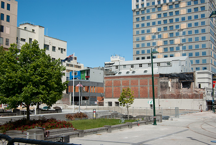IMGP6660.jpg - The site of the old Regent Theatre.  A lovely old building which I miss greatly.  They saved its dome but I have no idea what it'll be used for.  The large building with boarded-up windows (Clarendon Tower) is to be demolished.