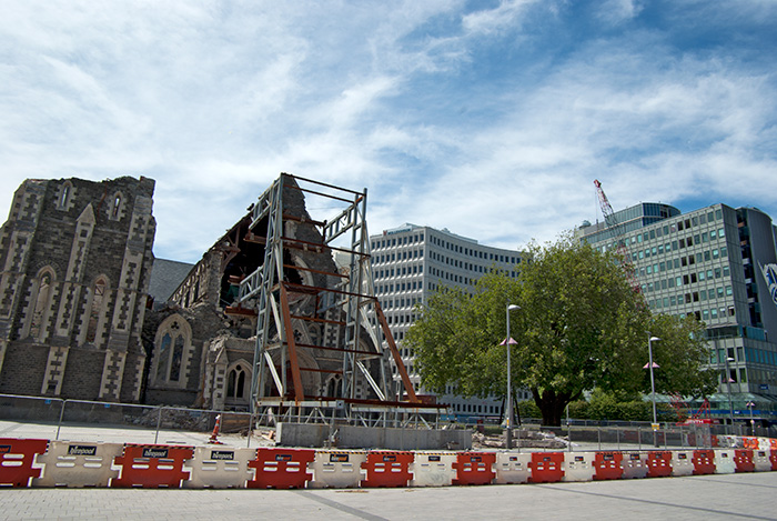 IMGP6665.jpg - A wider view.  The Millenium Hotel (white building) will be repaired, and the BNZ building (green) is to be demolished.  The fate of the Cathedral itself is uncertain.  It's going to be partially demolished so they can safely retrieve valuable artefacts, but beyond that we don't know.