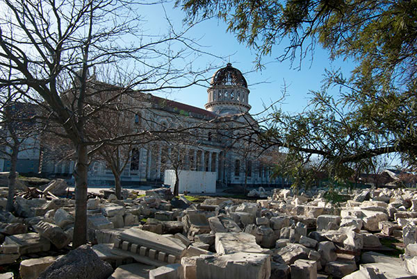 IMGP6370.jpg - Some assembly required.  I think these stones are from the careful demolition work.  The copper dome was due to be lifted off in one piece when the June 13 aftershocks caused further damage, so they've had to dismantle it.