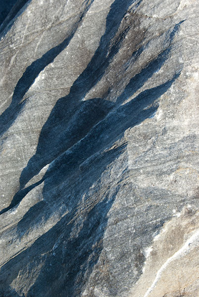 IMGP6325.jpg - Is it a stone or a mountain?