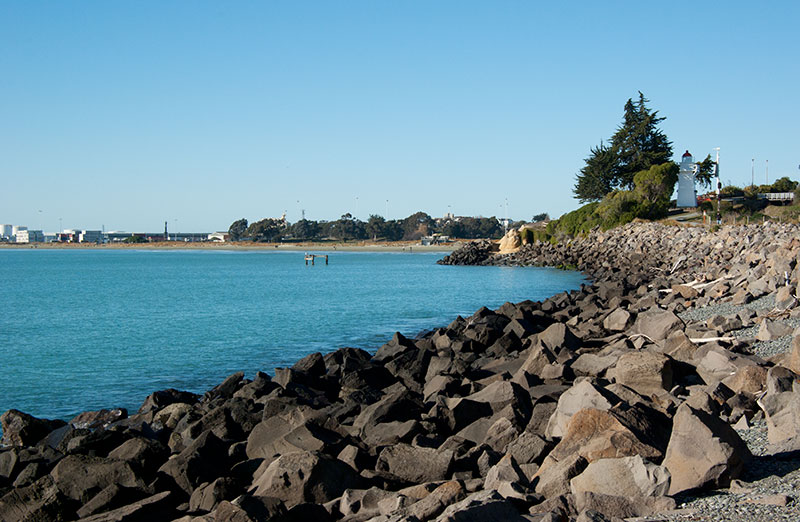 IMGP6415.jpg - View towards Caroline Bay.  The lighthouse at right was moved there last year from further up the hill to make way for redeveloment of the swimming pool complex.